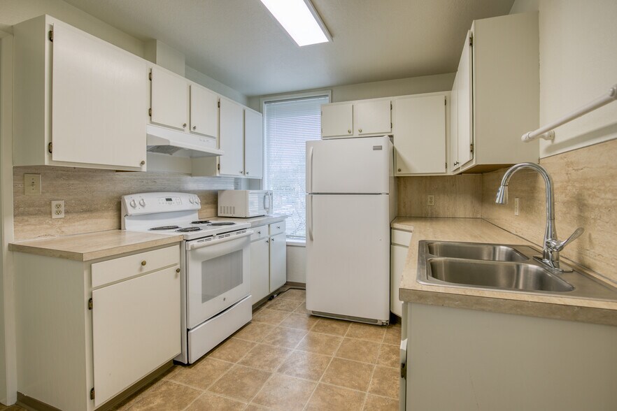 More Photos Of 208 N H St, Aberdeen Office For Sale