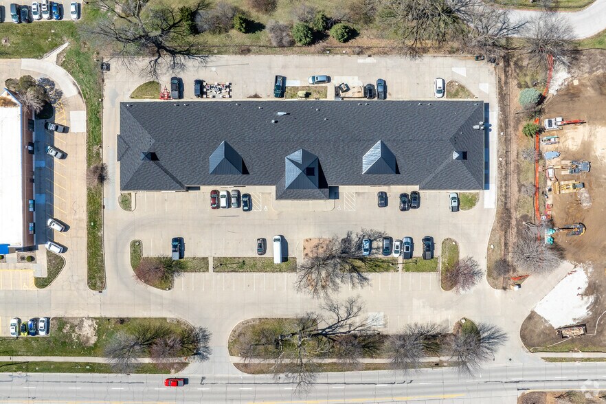 More Photos Of 5500 Merle Hay Rd, Johnston Storefront For Sale