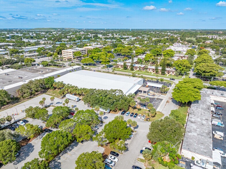 More Photos Of 198 Lock Rd, Deerfield Beach Warehouse For Lease