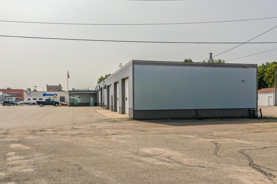 More Photos Of 206 N Highway Ave, Blooming Prairie Service For Sale