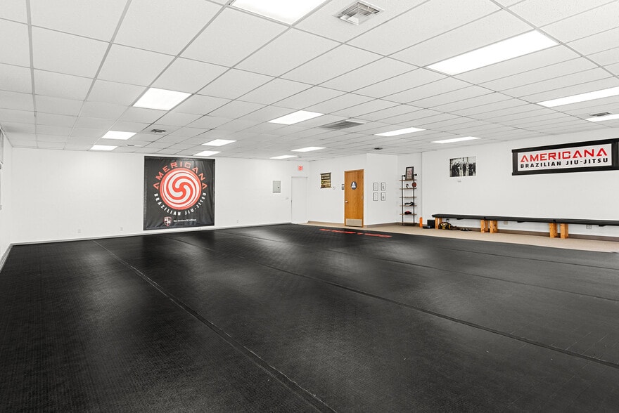 More Photos Of 7126 Skyway, Paradise Storefront Retail Office For Sale