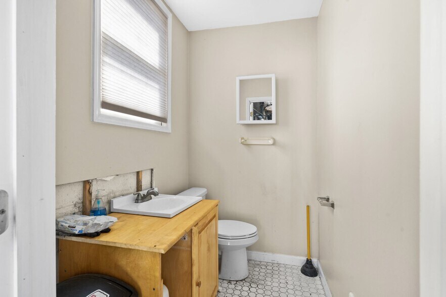 More Photos Of 309 Lynwood Ave, Jenkintown Warehouse For Sale