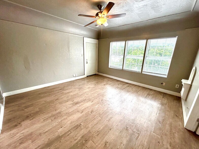 More Photos Of 1409 W Woodlawn Ave, San Antonio Apartments For Sale