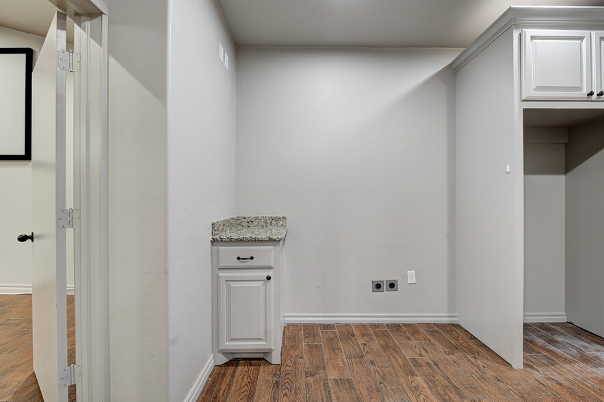 More Photos Of 450 E Main St, Yukon Religious Facility For Sale