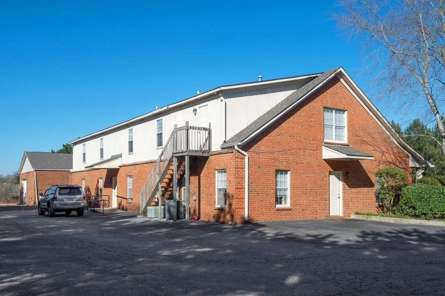 More Photos Of 9497 Thornton Blvd, Jonesboro Flex For Sale