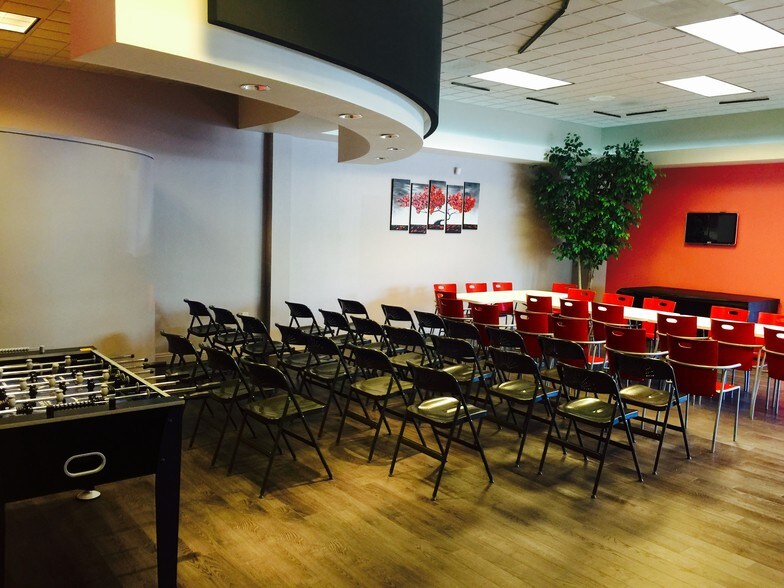 More Photos Of 5975-5999 Topanga Canyon Blvd, Woodland Hills Storefront For Lease