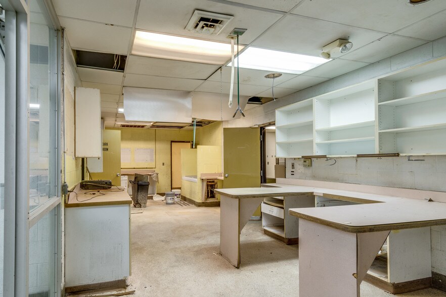 More Photos Of 5410 Allen Rd, Allen Park Medical For Sale