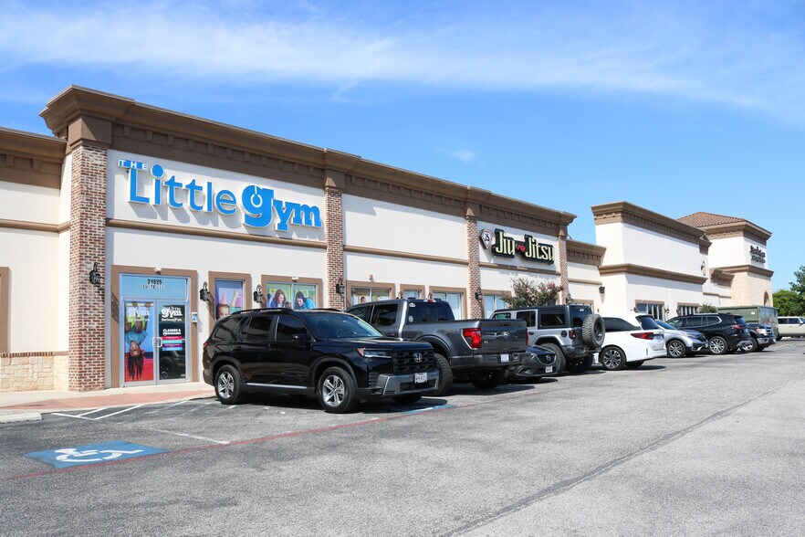 More Photos Of 21044 N US-281 Hwy, San Antonio Unknown For Lease