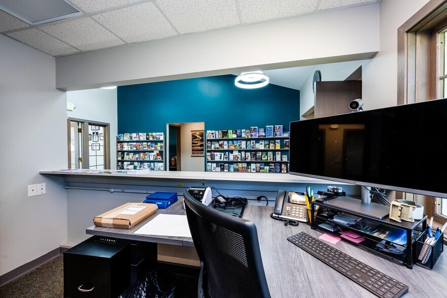 More Photos Of 2300 Pipestone Rd, Benton Harbor Office For Sale