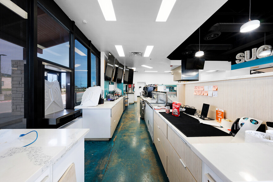 More Photos Of 6601 Horizon Rd, Heath General Retail For Lease