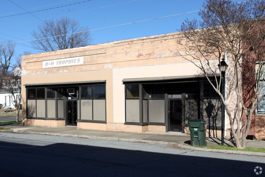Primary Photo Of 702-704 E Davis St, Burlington Storefront For Sale