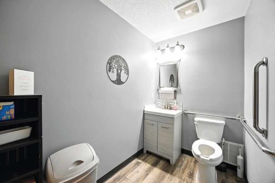 More Photos Of 12814 Lake Blvd, Lindstrom Storefront Retail Office For Lease