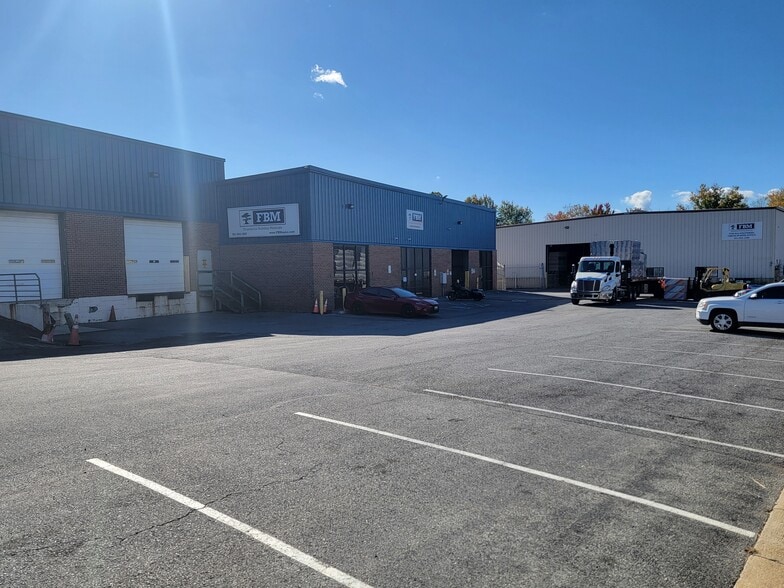 More Photos Of 7419 Lindbergh Dr, Gaithersburg Warehouse For Sale
