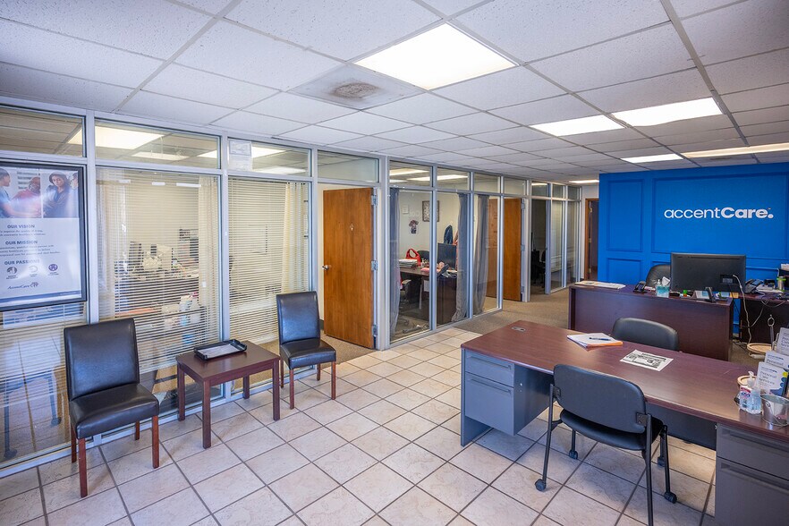 More Photos Of 3002 50th St, Lubbock Office For Sale