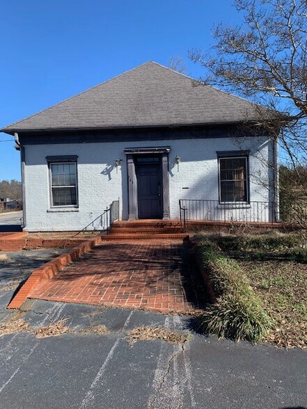 More Photos Of 203 Woodrow St, Pickens Industrial For Sale