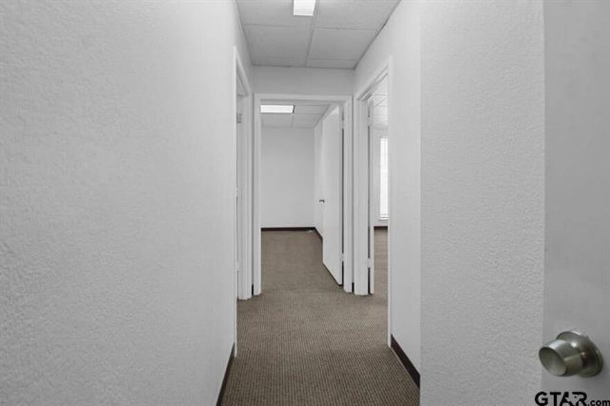More Photos Of 625 Chase Dr, Tyler Office For Lease