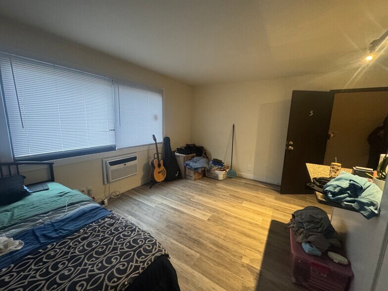 More Photos Of 944 N 20th St, Milwaukee Apartments For Sale