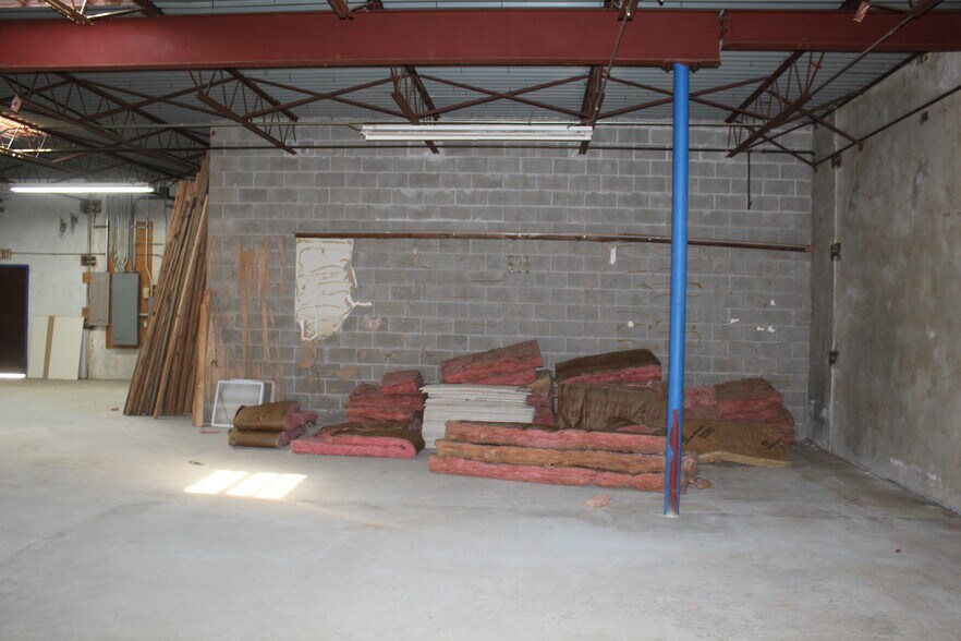 More Photos Of 1421 34th St, Woodward Service For Sale