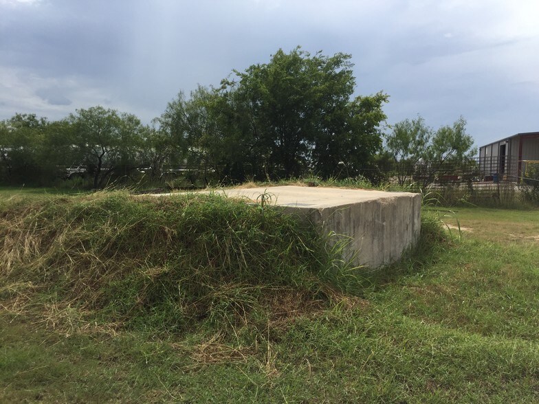 More Photos Of 11595 US Highway 181, San Antonio Service For Lease