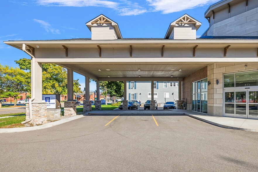 More Photos Of 311 W University Dr, Rochester Freestanding For Lease