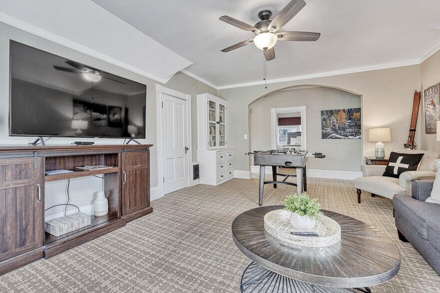 More Photos Of 6 Boulder Crescent St, Colorado Springs Hotel For Sale