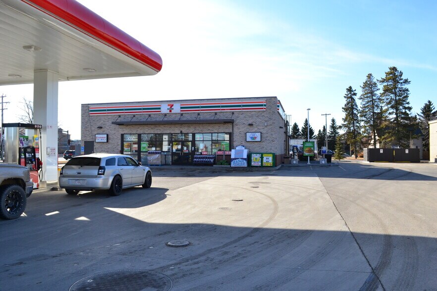 More Photos Of 4602 46 St, Olds General Retail For Lease