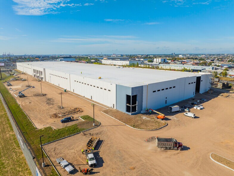 More Photos Of 105-161 Hyatt Ave, Newark Distribution For Lease