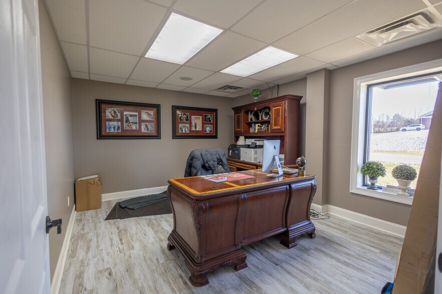 More Photos Of 252 Commerce Dr, Tompkinsville Warehouse For Sale