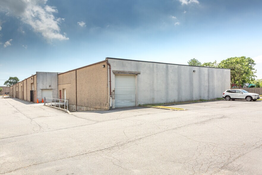 More Photos Of 2130 Pond Rd, Ronkonkoma Warehouse For Lease
