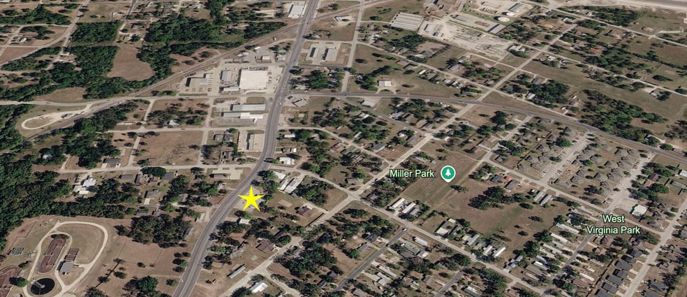 Primary Photo Of 907 W Washington Ave, Navasota General Retail For Sale