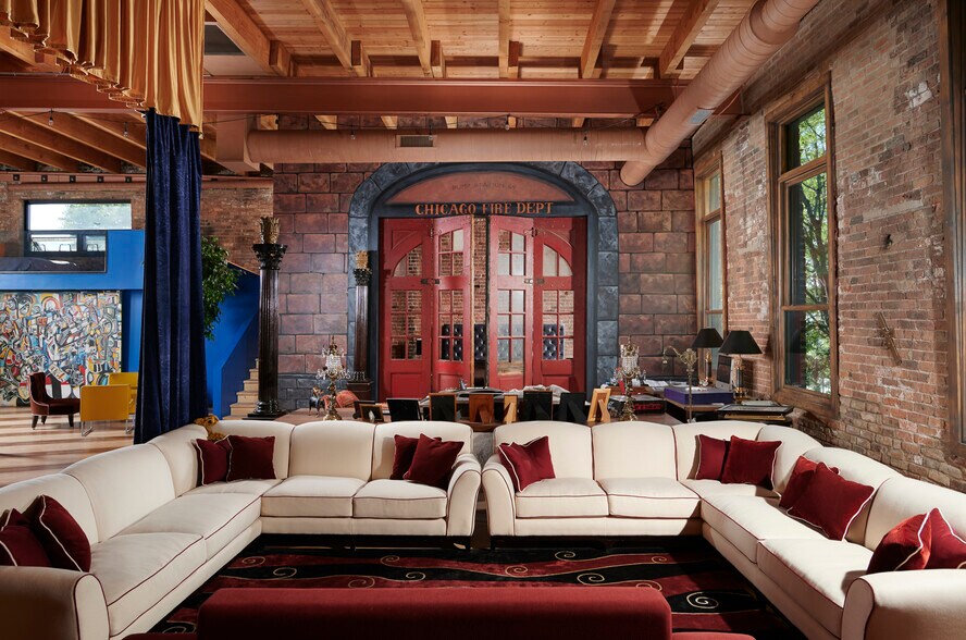 More Photos Of 128 N Campbell Ave, Chicago Showroom For Lease