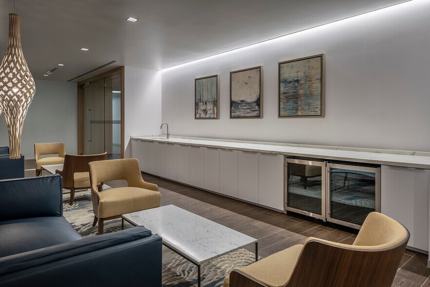 More Photos Of 2255 Glades Rd, Boca Raton Office For Lease