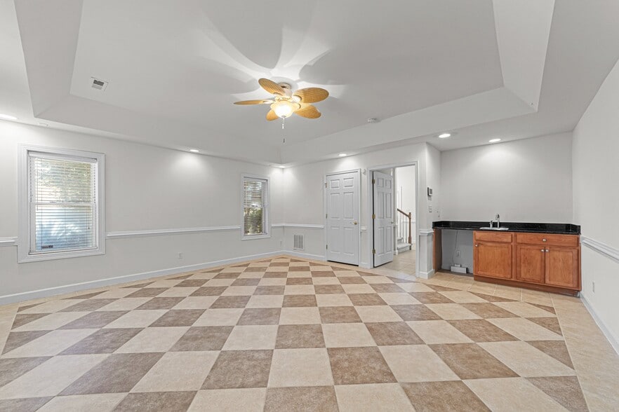 More Photos Of 2007 Baltic Ave, Virginia Beach Apartments For Sale