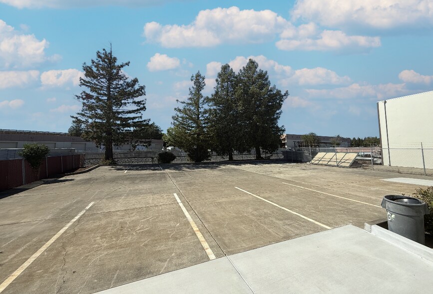 More Photos Of 995 Transport Way, Petaluma Warehouse For Sale