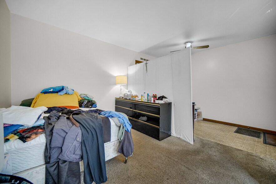 More Photos Of 2513 Ridge Rd, Lansing Storefront Retail Residential For Sale