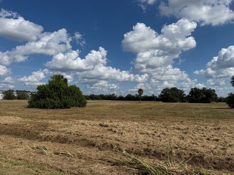 More Photos Of 6860 28th St Cir, Sarasota Warehouse For Sale