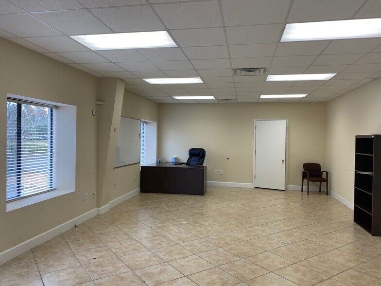 More Photos Of 13351 Progress Blvd, Alachua Warehouse For Sale