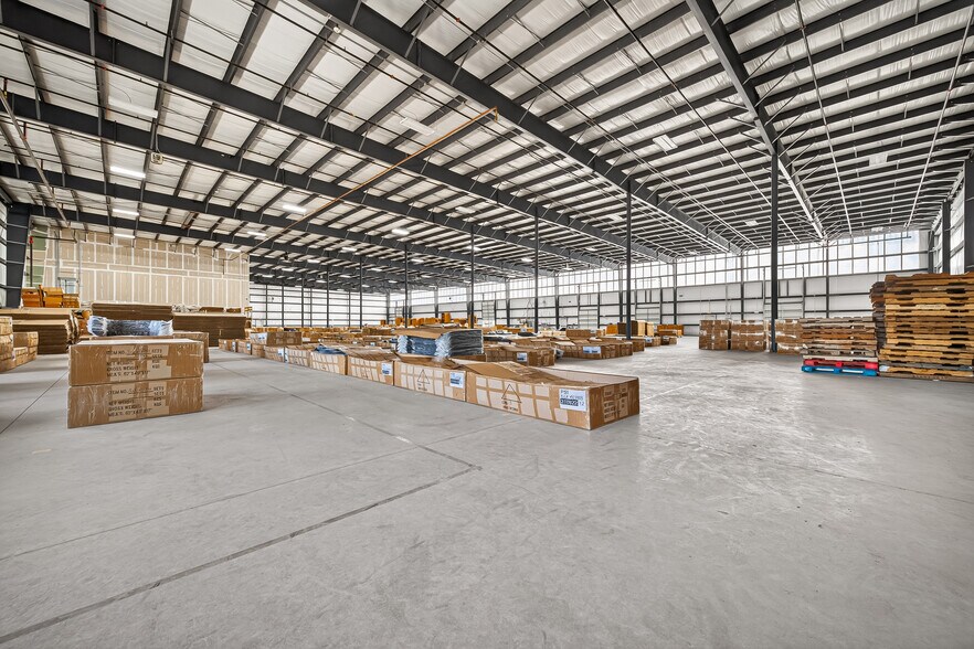 More Photos Of 15135 Bellaire Blvd, Houston Warehouse For Lease