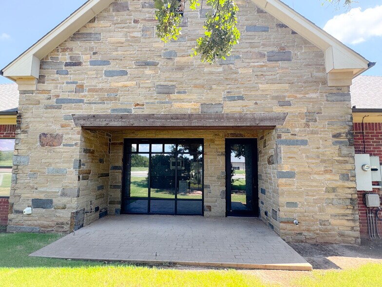 More Photos Of 9212 N Kelley Ave, Oklahoma City Office For Lease