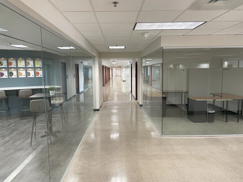 More Photos Of 5000 Arlington Centre Blvd, Upper Arlington Office For Lease