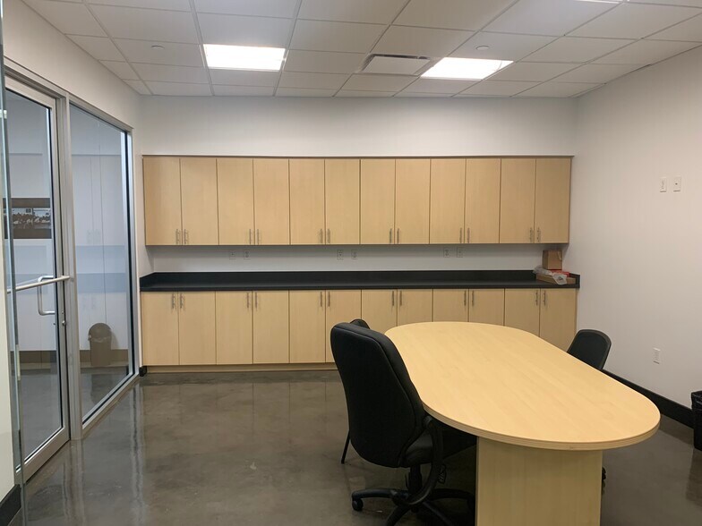 More Photos Of 3063 Outlet Center Dr, Sealy Flex For Sale