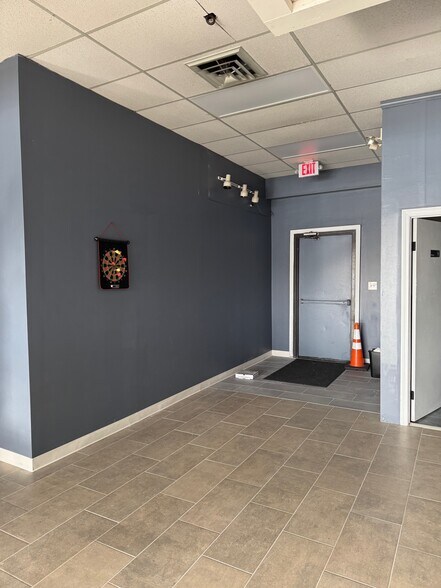 More Photos Of 31-35 Webster Square Rd, Berlin Freestanding For Lease