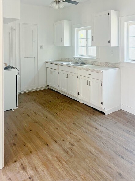 More Photos Of 522 W VERNON Ave, Los Angeles Daycare Center For Sale