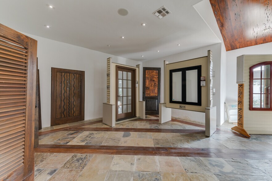 More Photos Of 1703 Highway 35 S, Rockport Office Residential For Lease