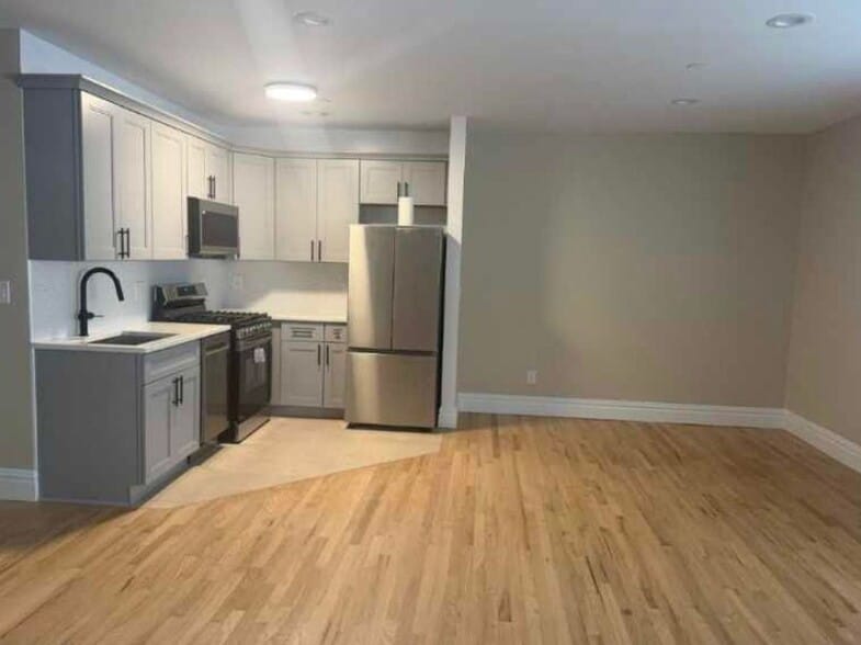 More Photos Of 11882 Metropolitan Ave, Kew Gardens Apartments For Lease