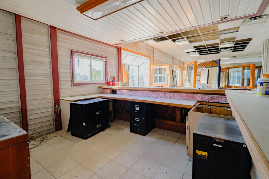 More Photos Of 11830 Shaver Rd, Schoolcraft Freestanding For Sale