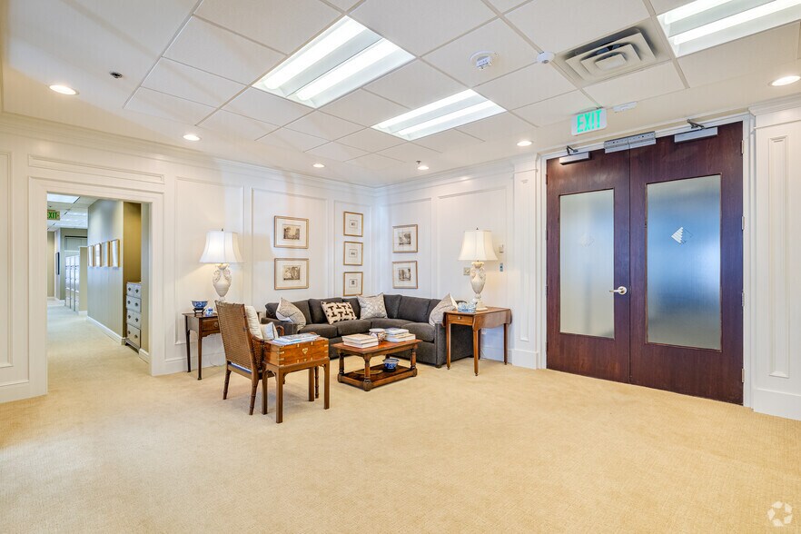 More Photos Of 200 W Forsyth St, Jacksonville Office For Lease