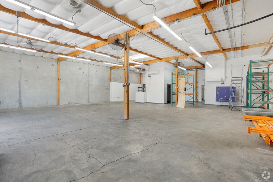 More Photos Of 2862 Walnut Ave, Tustin Flex For Lease