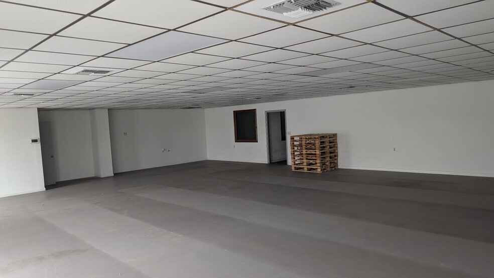 More Photos Of 4500 Clark Rd, Sarasota Warehouse For Lease