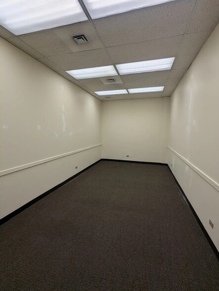 More Photos Of 1754-1768 W Devon Ave, Chicago Unknown For Lease